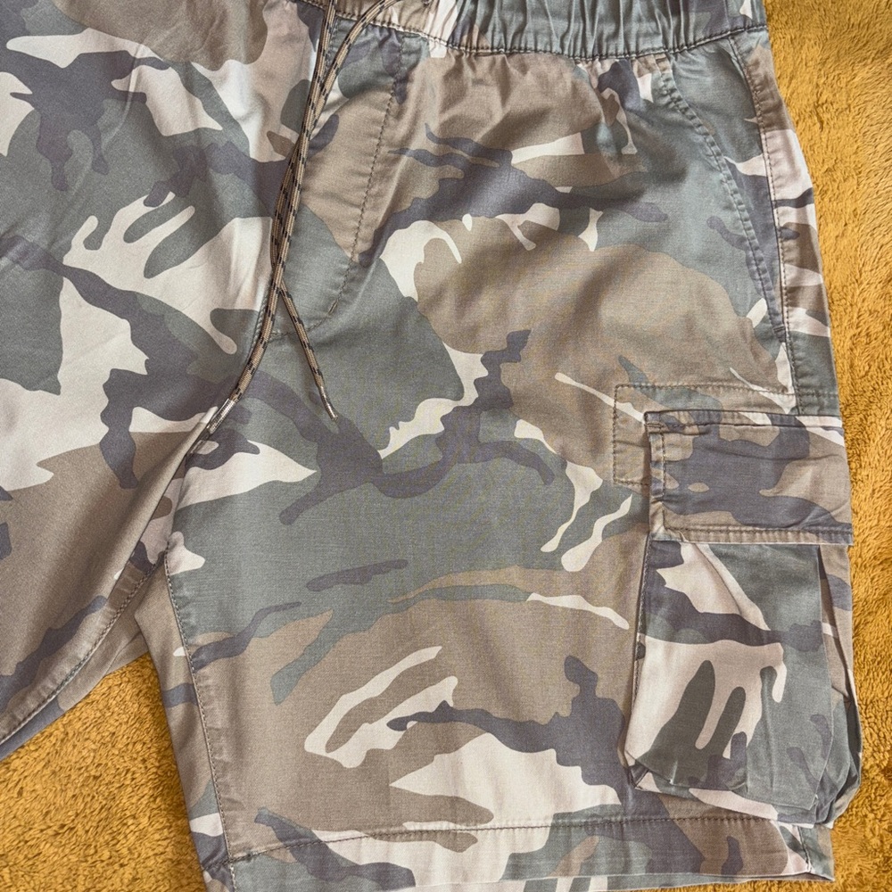 Washed cargo camo shorts. - Picture 5 of 7
